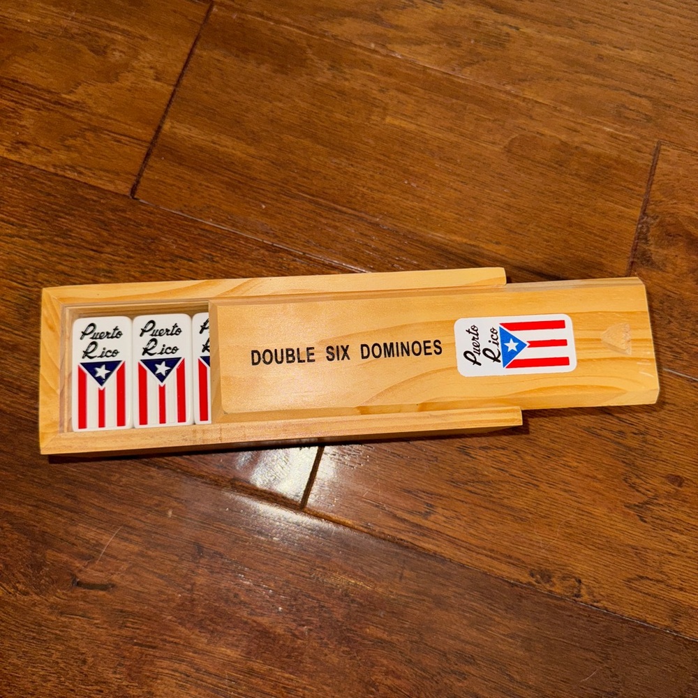 Double Six Dominoes Set with Puerto Rico Flag